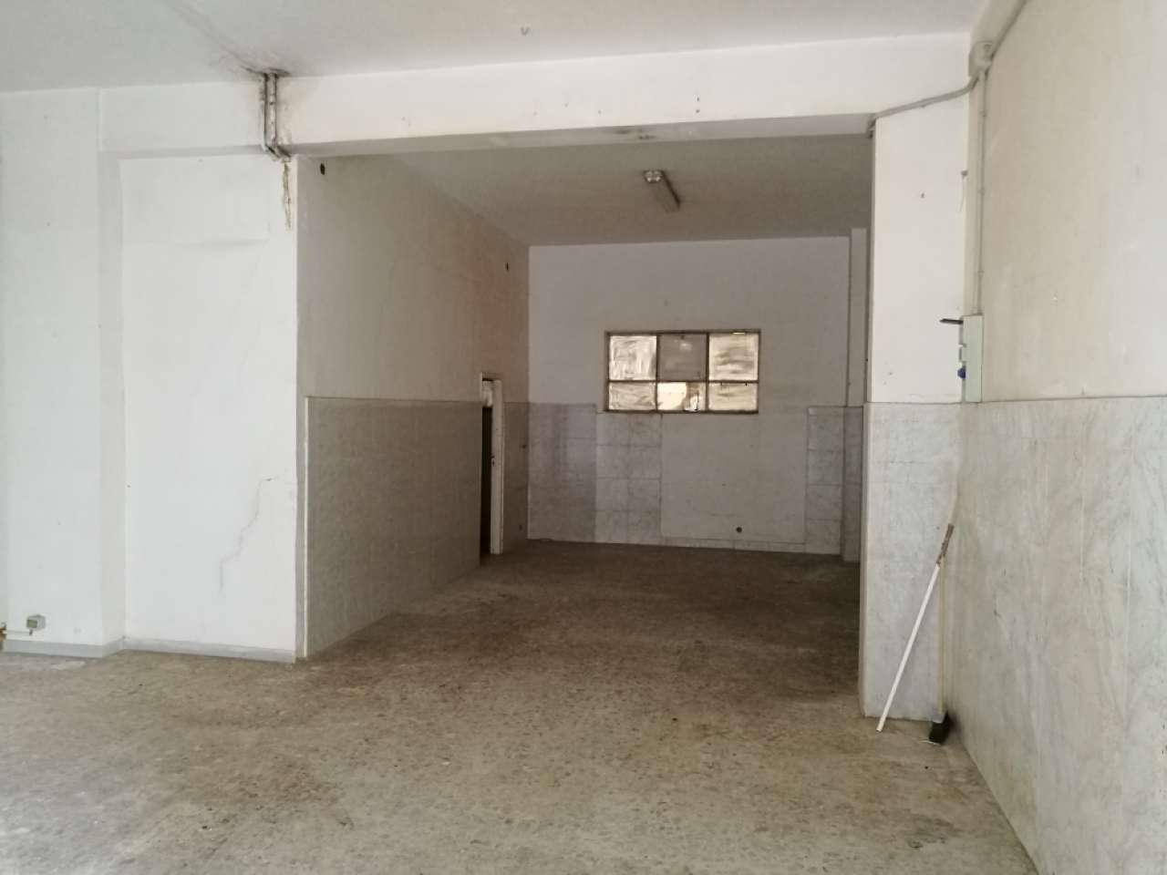 Negozio - Loc.Com. AVELLINO affitto   via romagnoli FIRST HOUSE s.r.l.