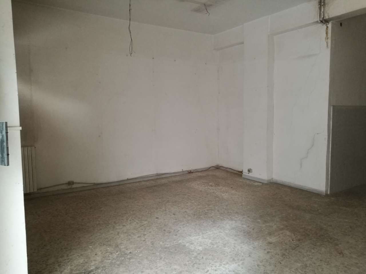 Negozio - Loc.Com. AVELLINO affitto   via romagnoli FIRST HOUSE s.r.l.