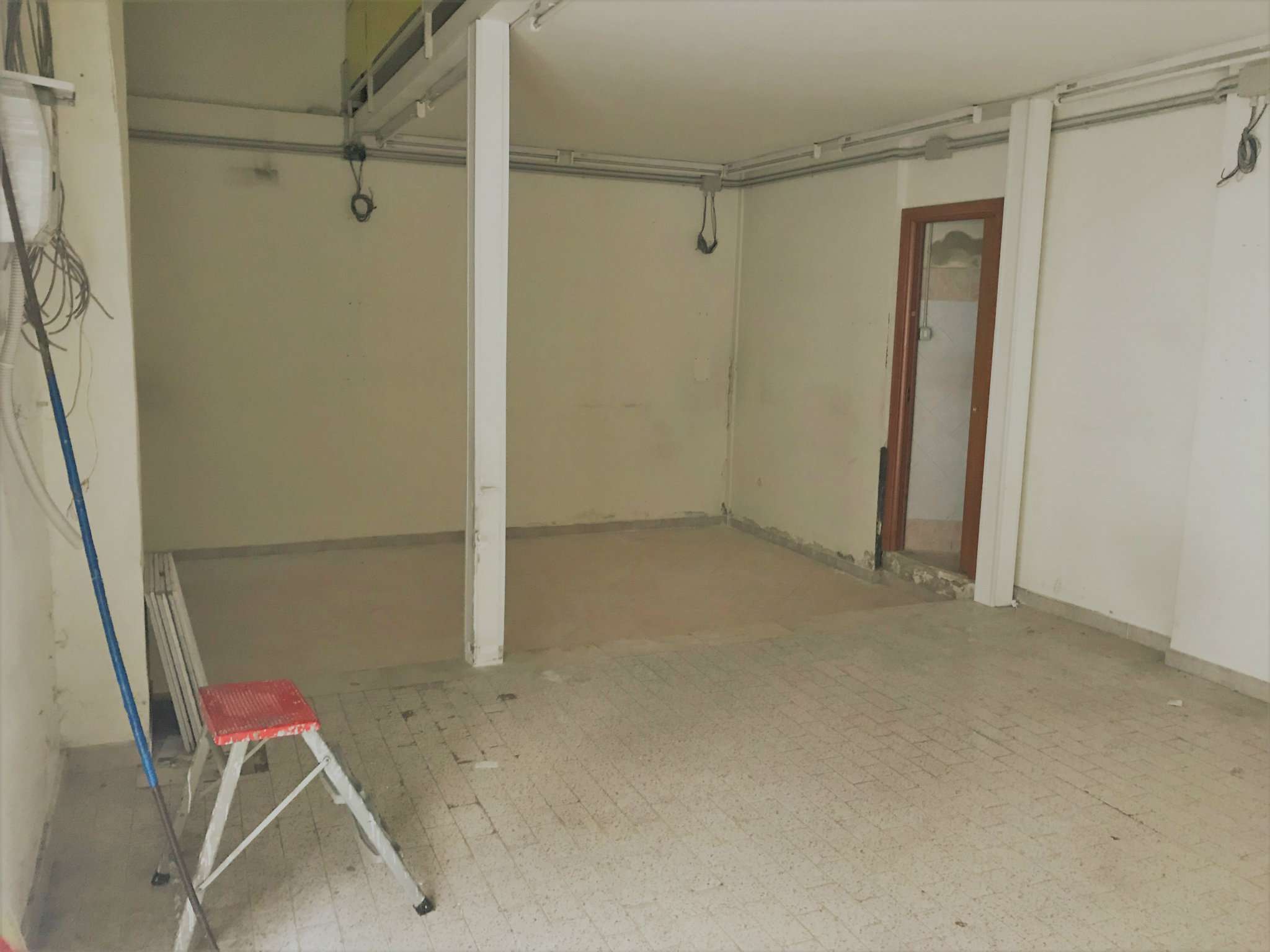 Negozio - Loc.Com. NAPOLI affitto  PORTO salvatore fusco Lombardo Salvatore