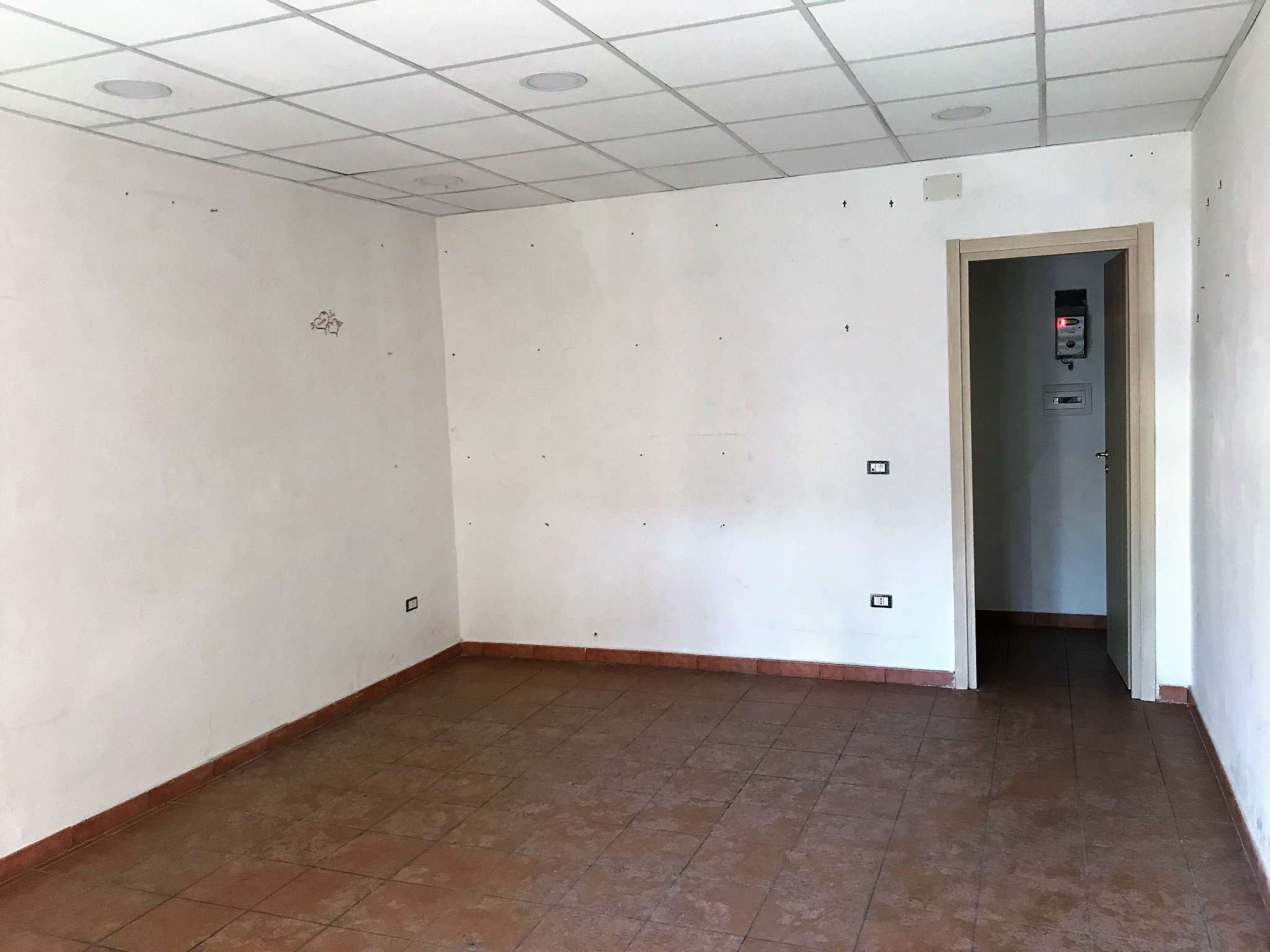 Negozio - Loc.Com. NAPOLI affitto  SECONDIGLIANO fratelli rosselli Lombardo Salvatore