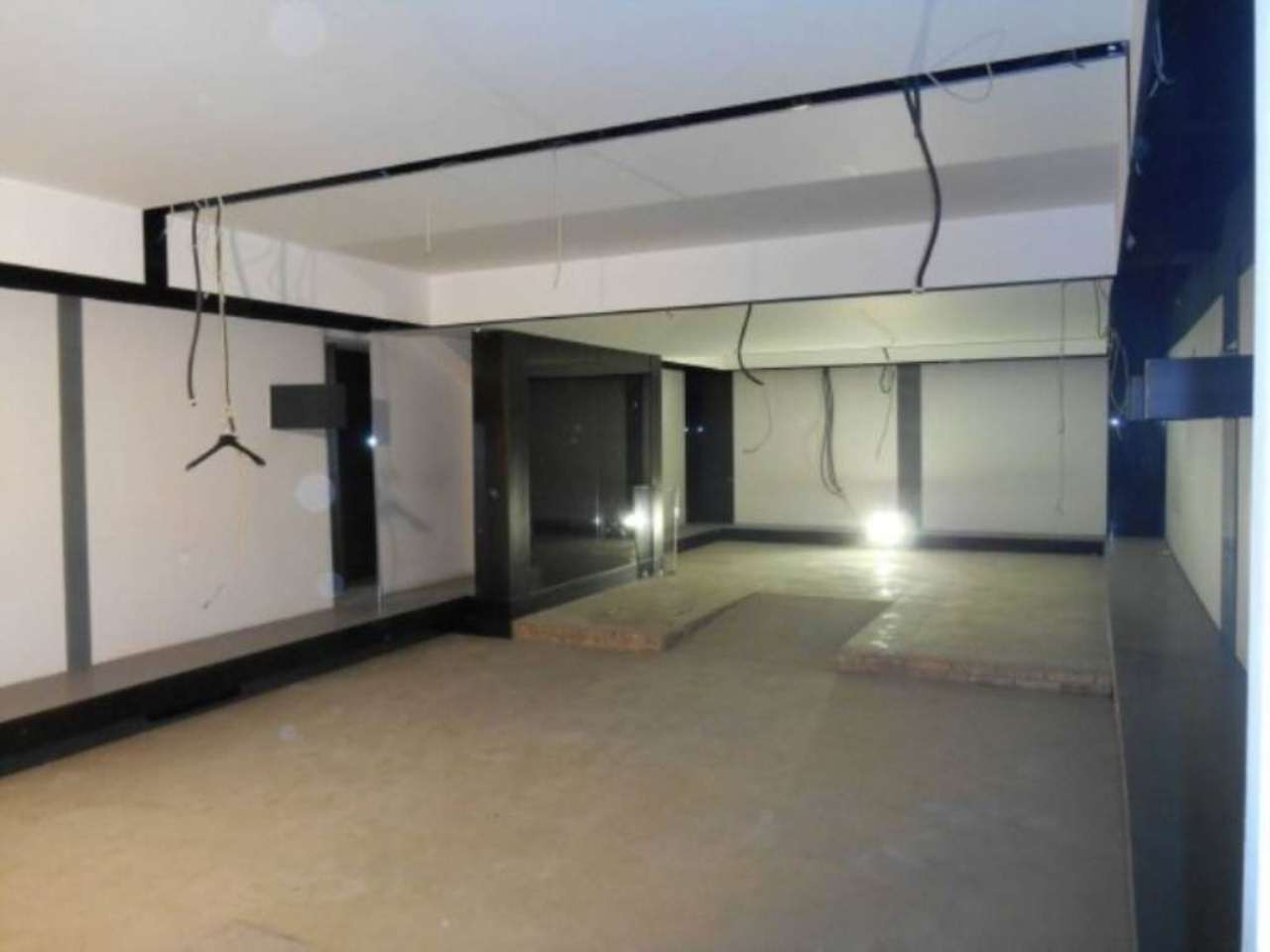 Negozio - Loc.Com. NAPOLI affitto  CHIAIA  PFC immobiliare