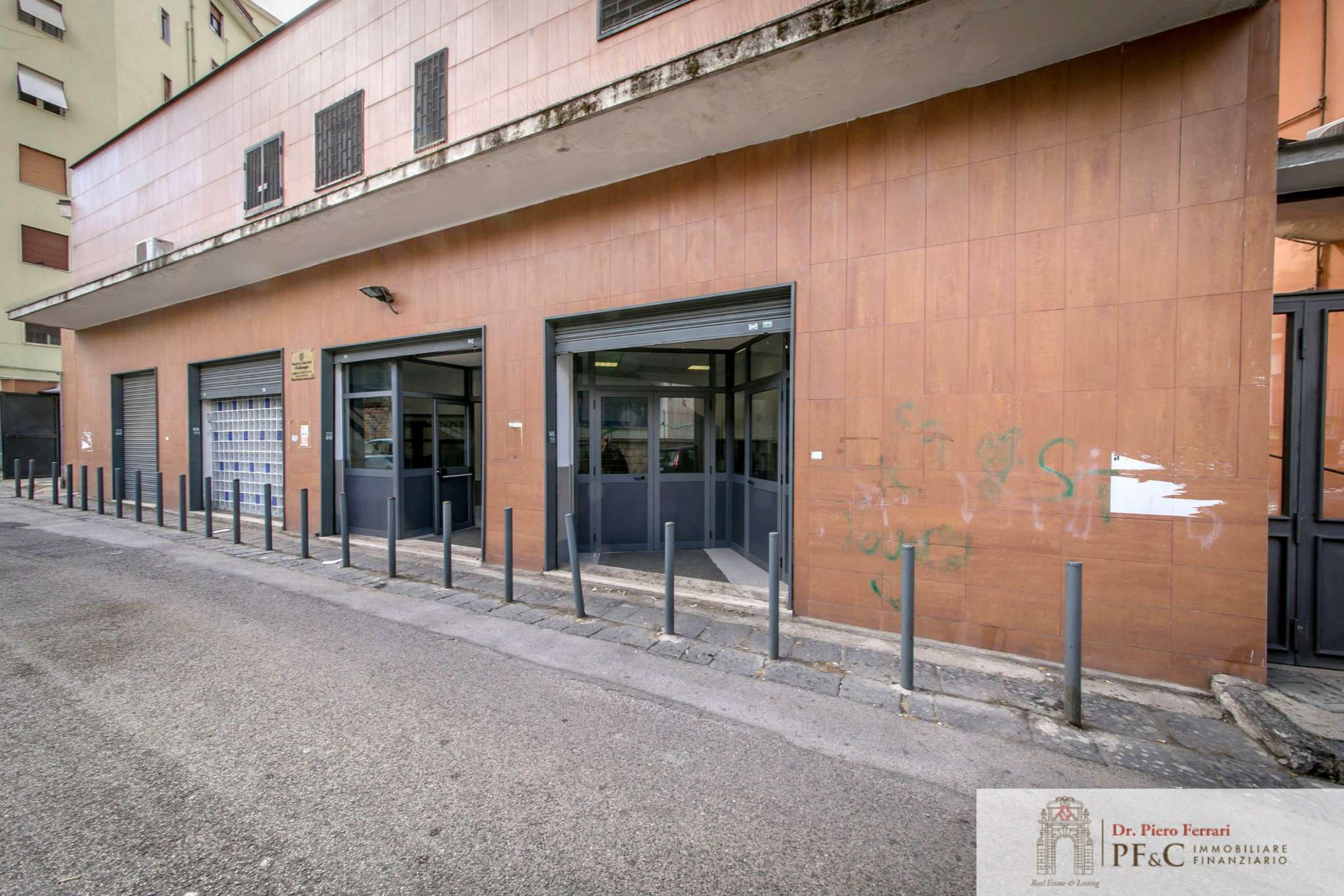 Negozio - Loc.Com. NAPOLI vendita  BAGNOLI via cincinnato PFC immobiliare