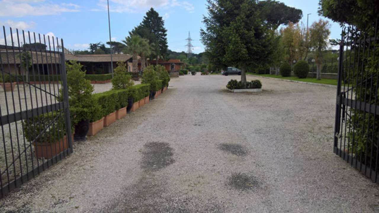 Negozio - Loc.Com. ROMA vendita  LAURENTINA Via Castel di Leva Elite Immobiliare