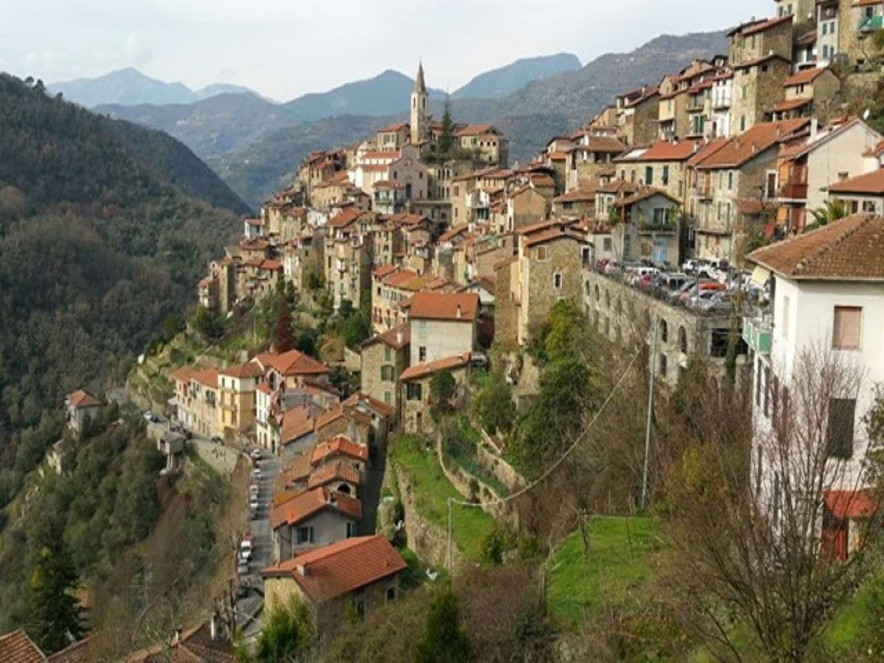  apricale vendita quart:  casa direct