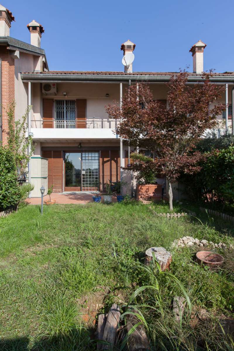 Villa Affiancata - Schiera LANDRIANO vendita   cirano mdre