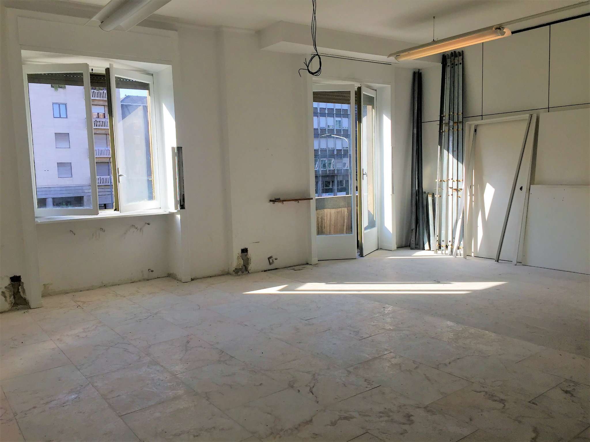 Ufficio - Loc.Com. MILANO affitto  REPUBBLICA Vittor Pisani mdre