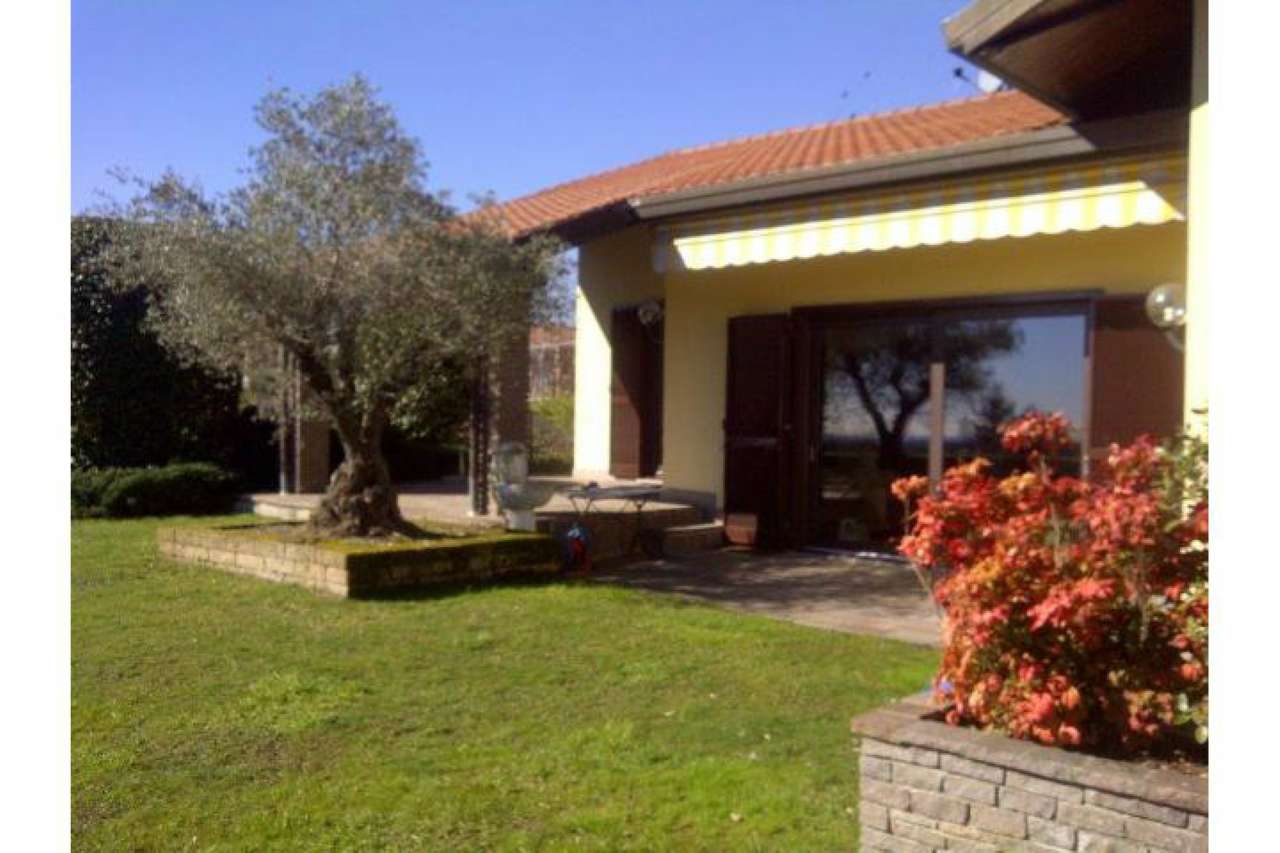 Villa Trifamiliare CASATENOVO vendita   Carminati Dè Brambilla Immobiliare Garatti Monza