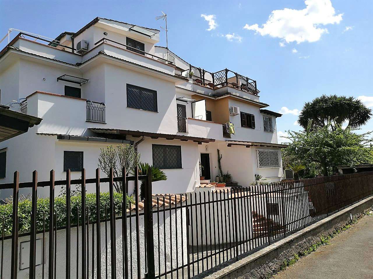 Villa Bifamiliare ROMA vendita  AURELIO (XVIII MUN.) ORROLI RE/MAX Urbest