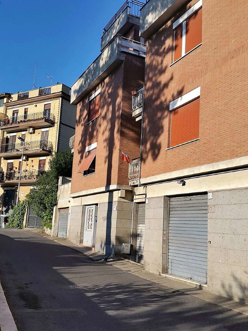 Negozio - Loc.Com. ROMA vendita  TRIESTE (II MUN.) Annibale Maria di Francia RE/MAX Urbest