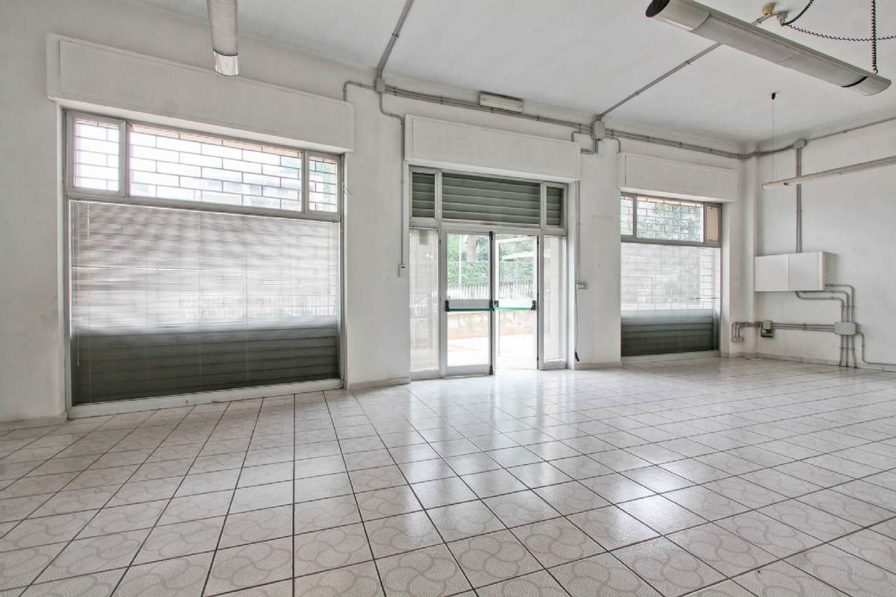 Negozio - Loc.Com. ROMA vendita   Mario Fani RE/MAX Urbest