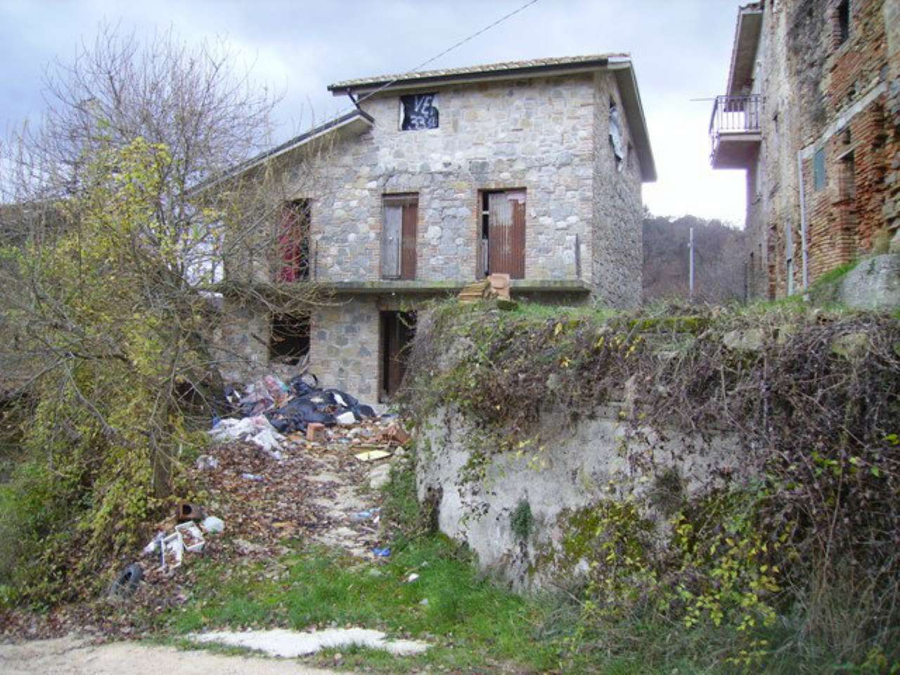 Rustico - Cascina AMANDOLA vendita   237 RE/MAX Urbest