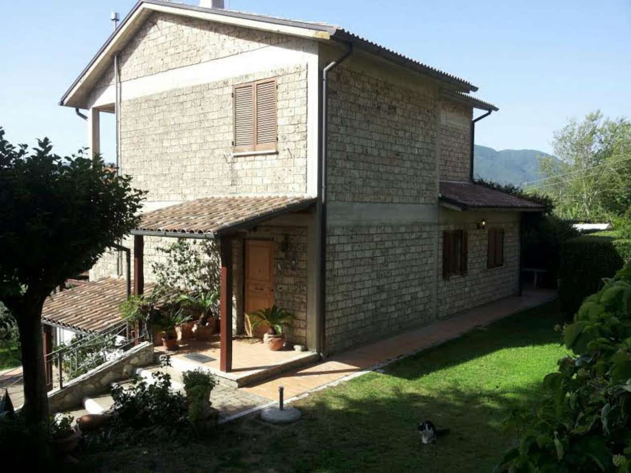  colli sul velino vendita quart:  re/max urbest