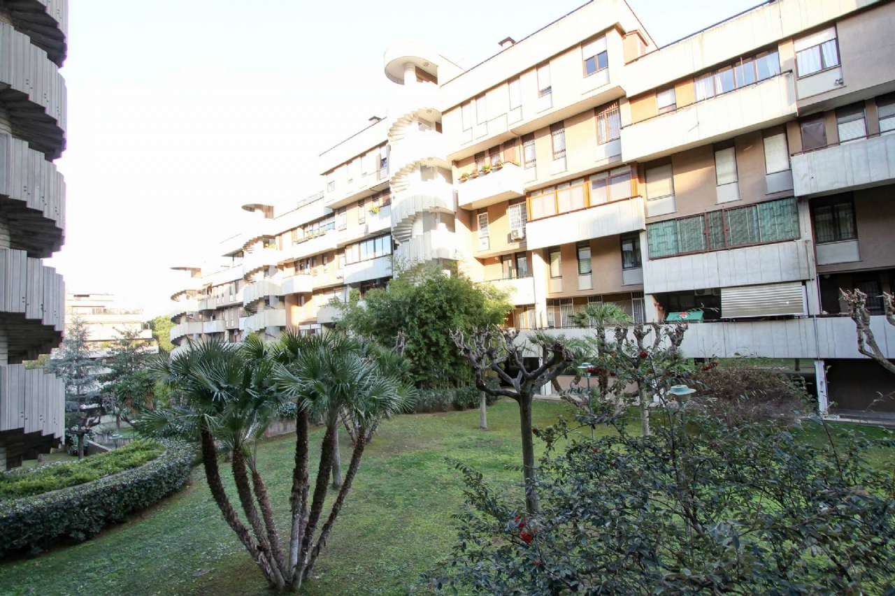  roma vendita quart: laurentina re/max urbest