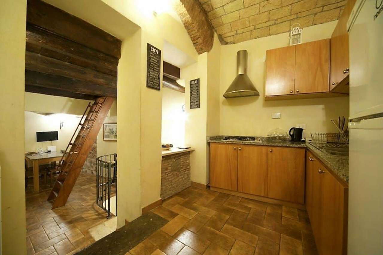 Appartamento ROMA vendita  Centro storico Santa Maria de Calderari RE/MAX Urbest