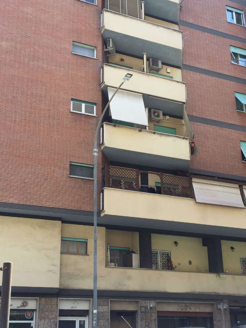 Negozio - Loc.Com. ROMA vendita  APPIA NUOVA Virginia RE/MAX Urbest