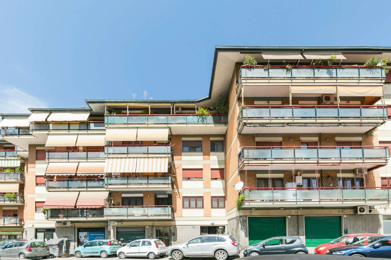  roma vendita quart: appia nuova re/max urbest