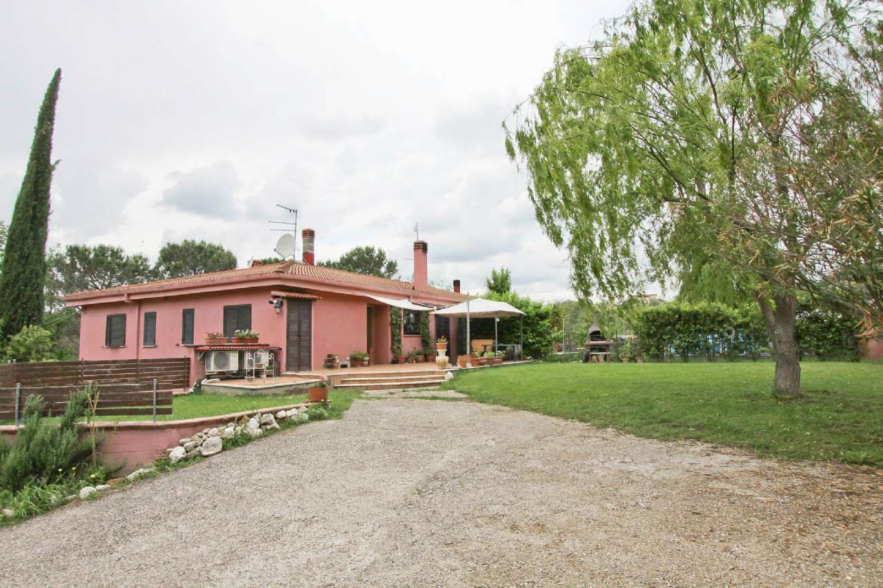 Villa Trifamiliare FIANO ROMANO vendita   di Valle Conca RE/MAX Urbest