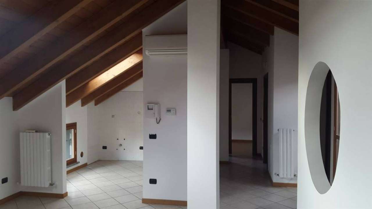 Mansarda - Sottotetto - Soffitta - Solaio SOVICO vendita   GIOVANNI SOVICO Affarimmobiliari