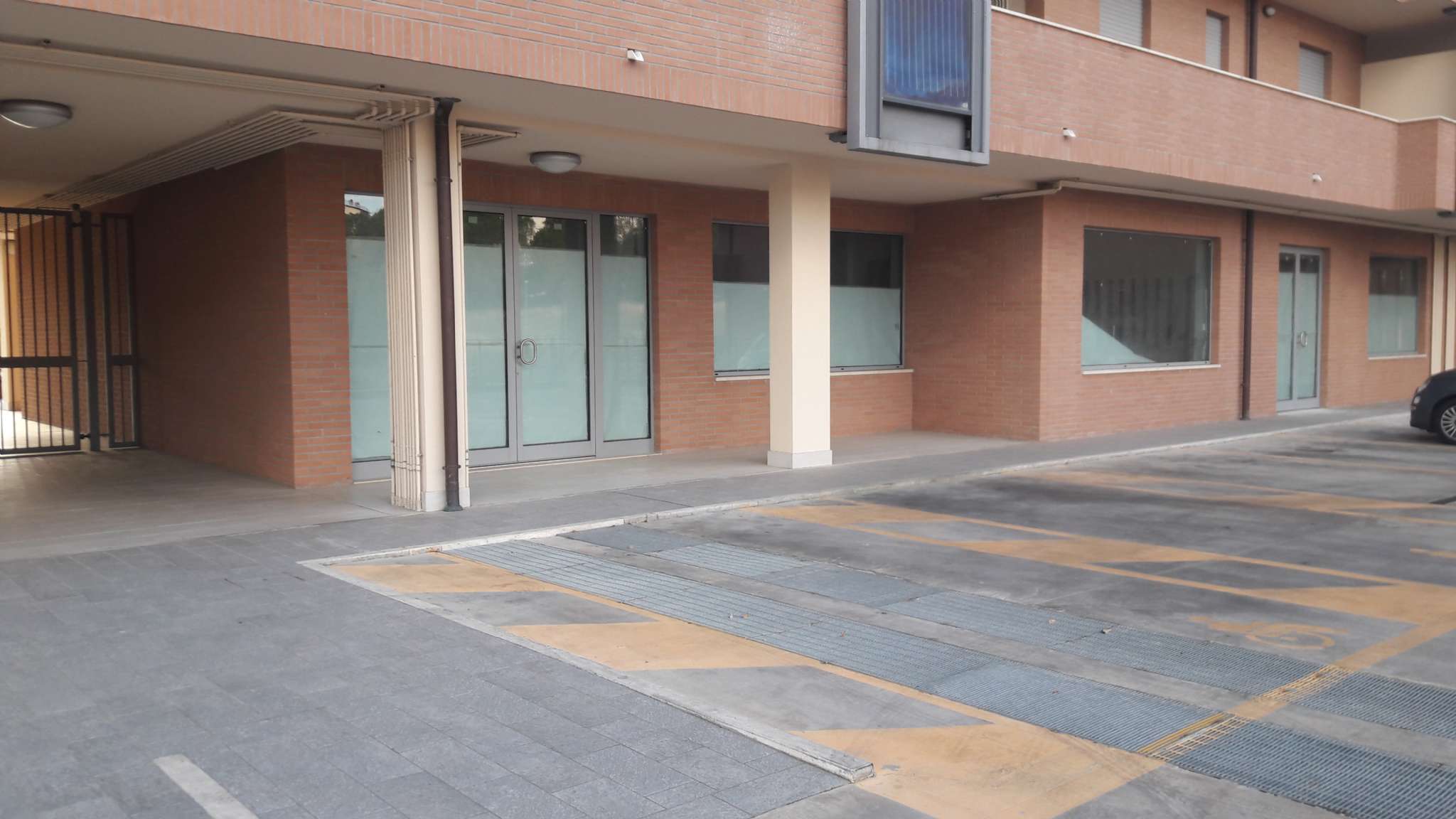 Negozio - Loc.Com. ROMA vendita  BUFALOTTA franco enriquez Merito Immobiliare