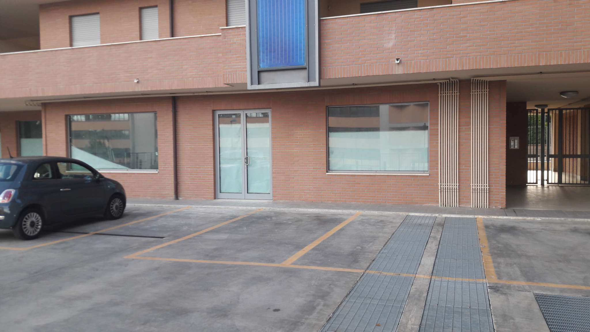 Negozio - Loc.Com. ROMA vendita  BUFALOTTA franco enriquez Merito Immobiliare