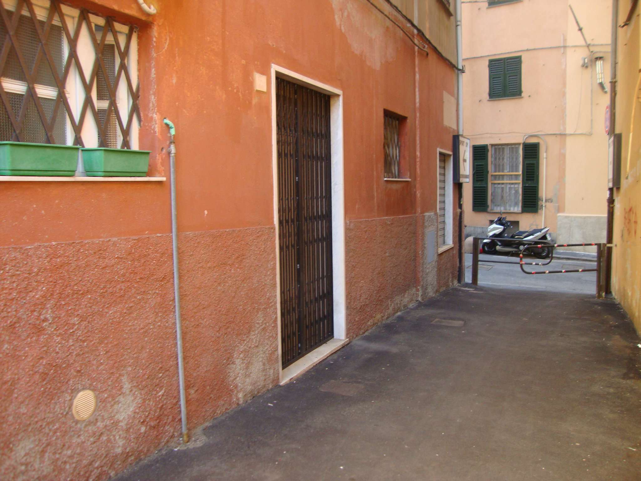 Negozio - Loc.Com. GENOVA vendita  PEGLI VIA TEODORO DI MONFERRATO IMMOBILIARE SOLE