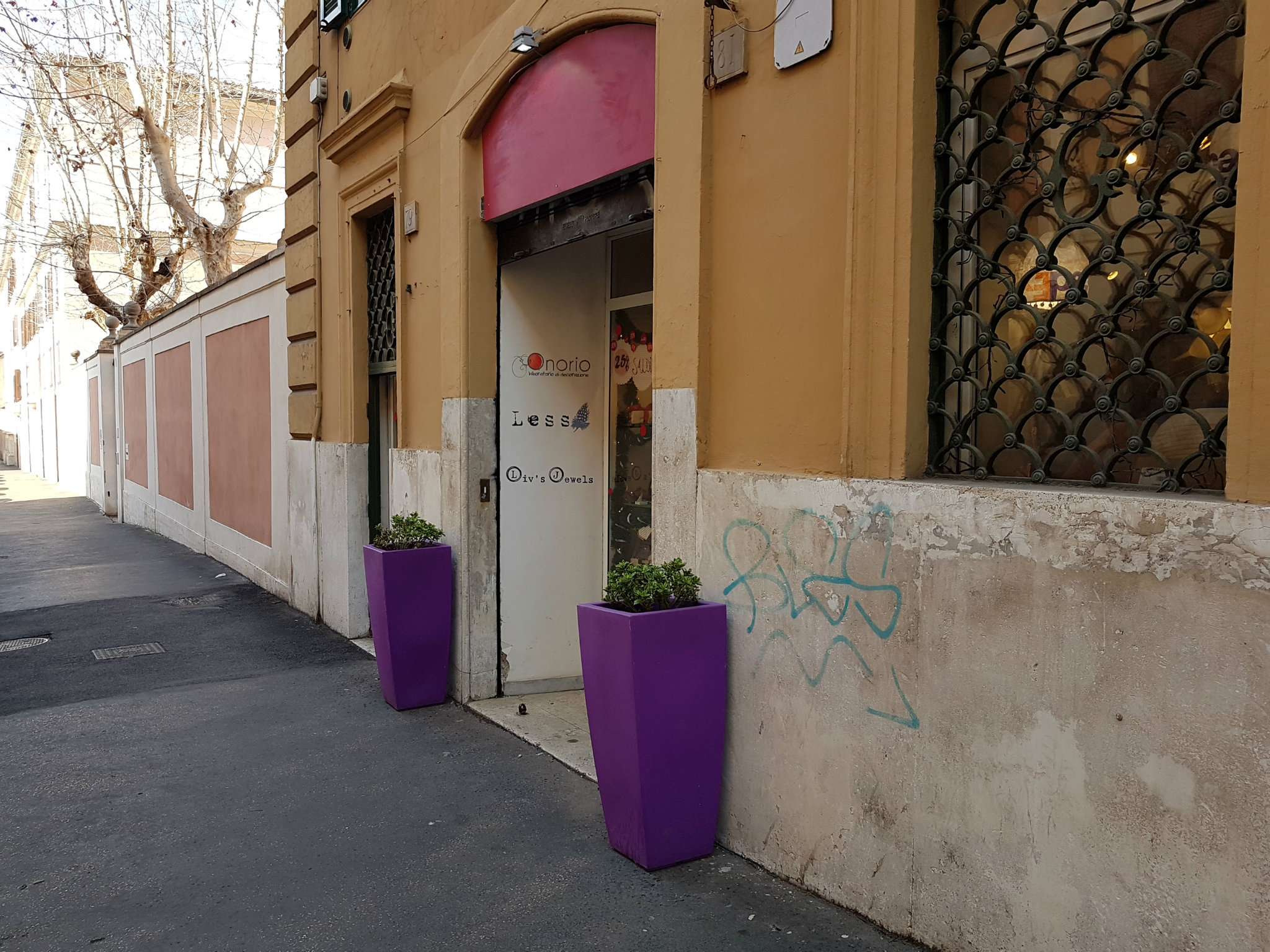 Negozio - Loc.Com. ROMA affitto  Centro storico San Giovanni in Laterano Paolucci Rossana