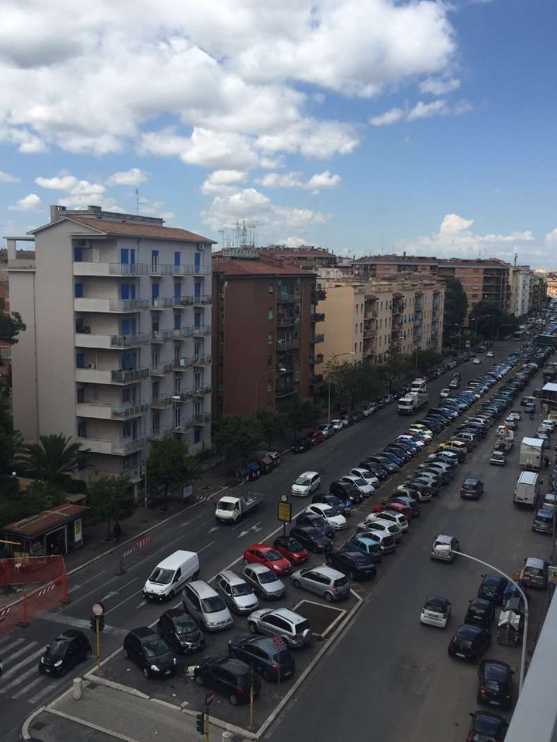  roma affitto quart: tuscolano (vi mun.) v.r. immobiliare s.r.l.