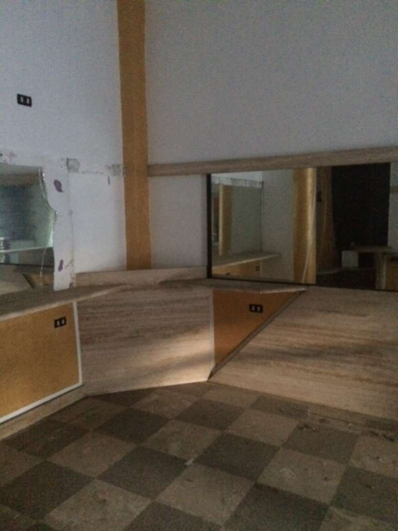 Negozio - Loc.Com. ROMA affitto  NUOVO SALARIO ANTONIO SILVANI V.R. Immobiliare S.R.L.