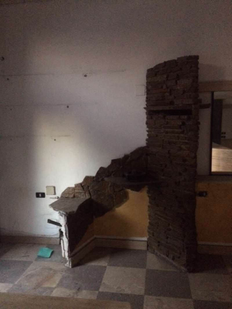 Negozio - Loc.Com. ROMA affitto  NUOVO SALARIO ANTONIO SILVANI V.R. Immobiliare S.R.L.