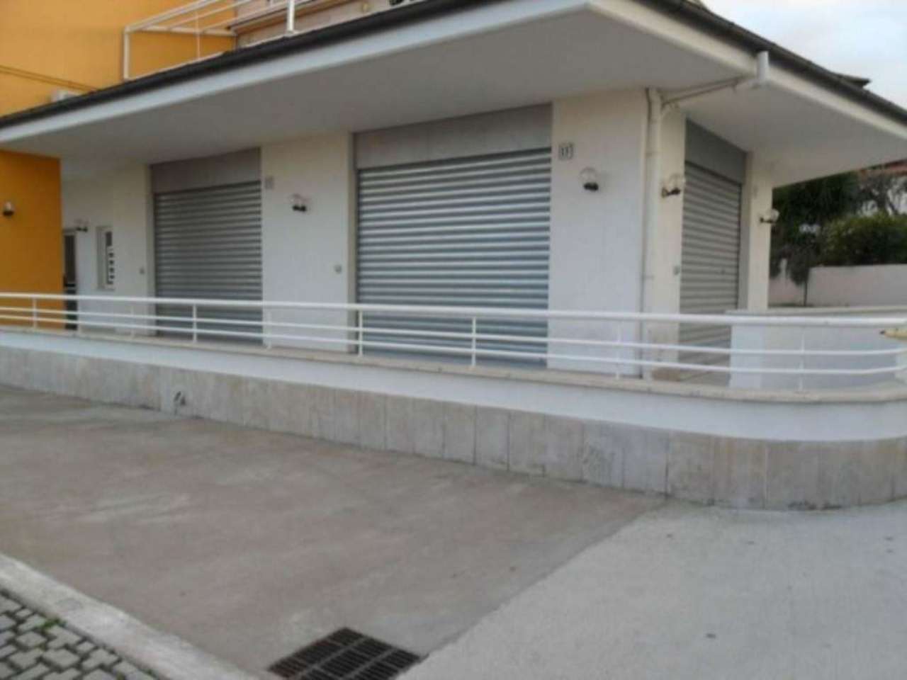Negozio - Loc.Com. ROMA vendita  CASTELVERDE Rosciano Gabetti - AGENZIA DI PONTE DI NONA s.r.l. (Ponte di Nona - RM)