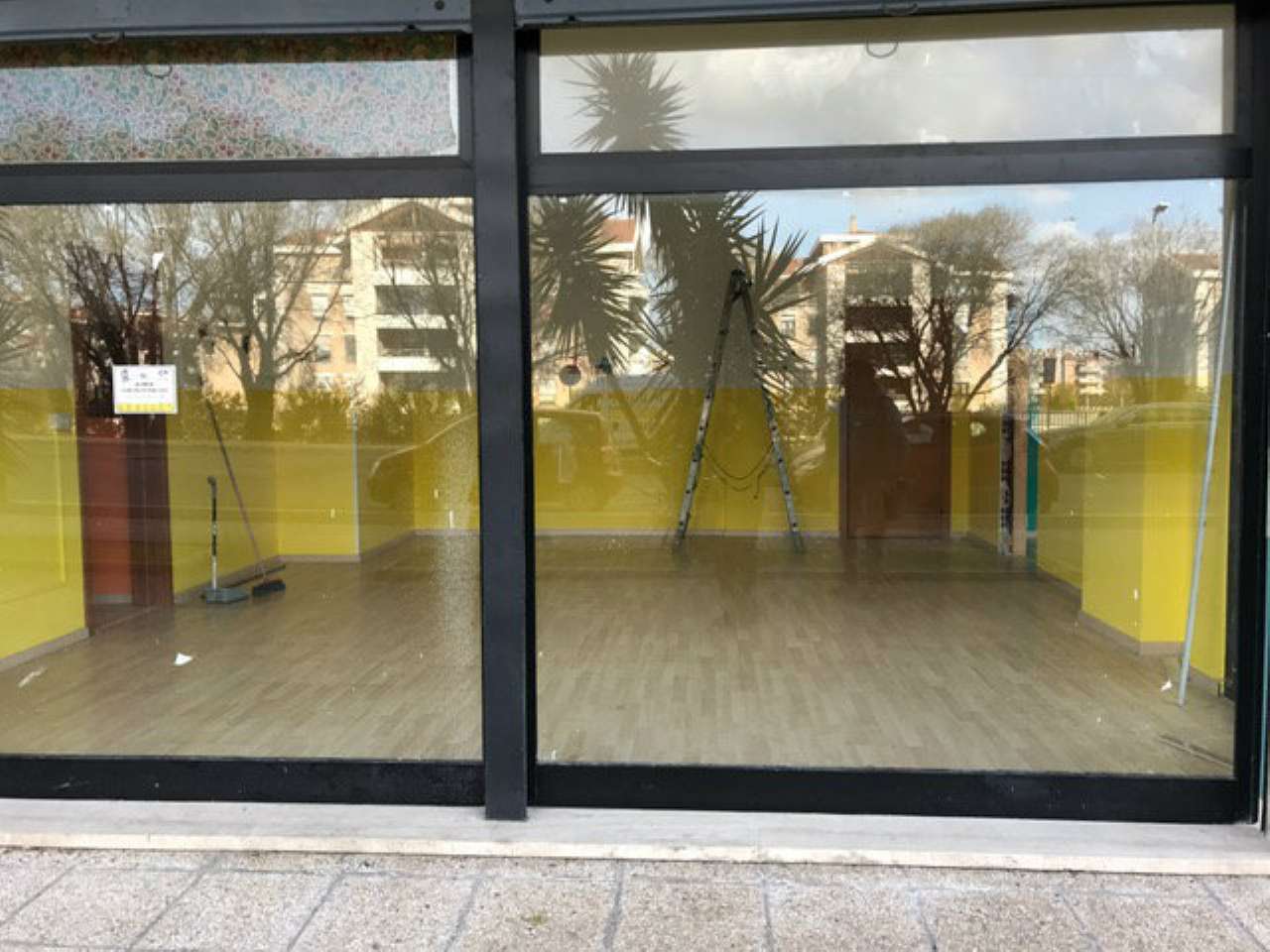 Negozio - Loc.Com. ROMA vendita  TUSCOLANO (VI MUN.) CAMPO  FARNIA Immobiliare Nicolò da Pistoia di Barbara Ragno