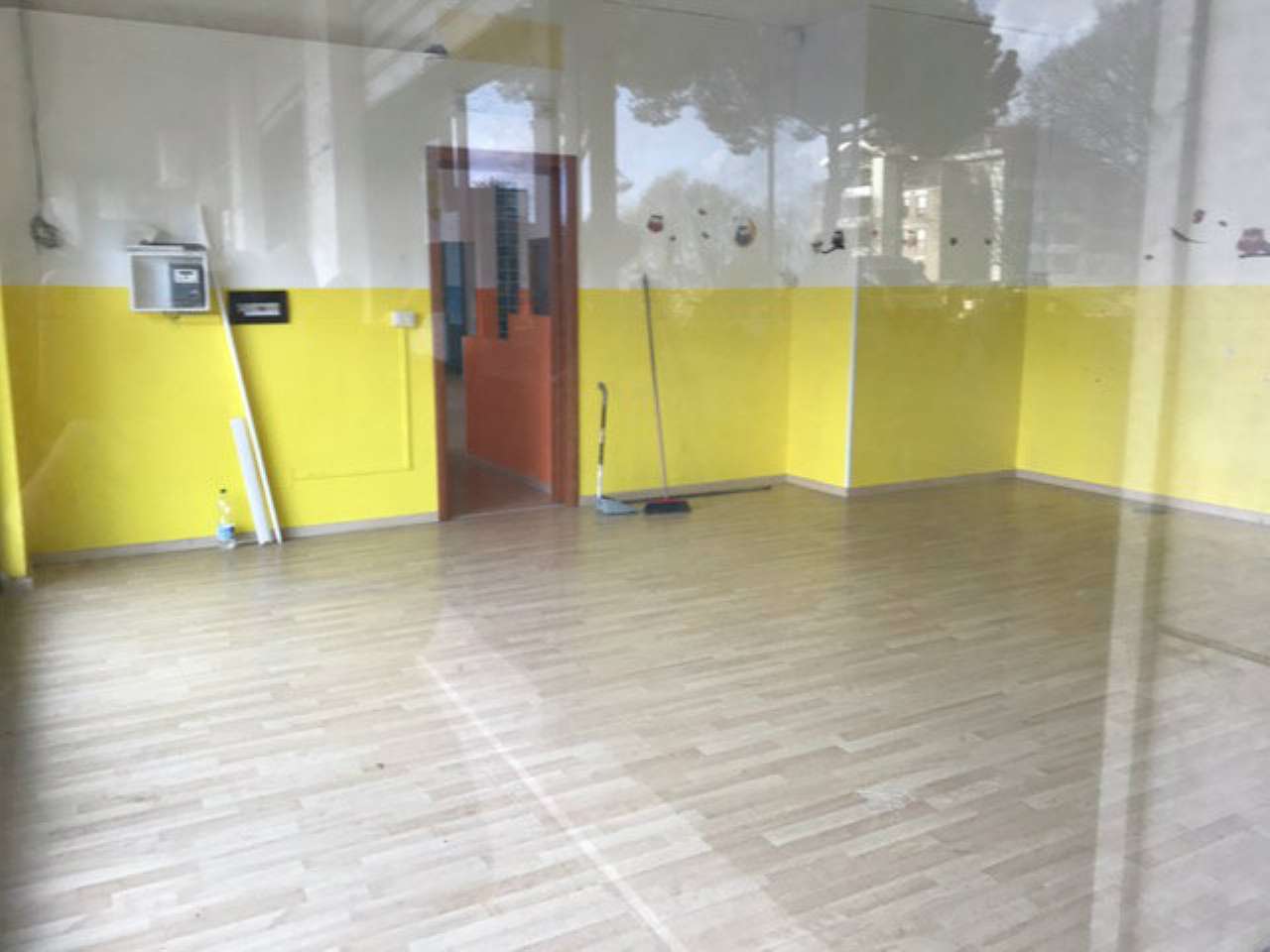 Negozio - Loc.Com. ROMA affitto  TUSCOLANO (VI MUN.) CAMPO  FARNIA Immobiliare Nicolò da Pistoia di Barbara Ragno