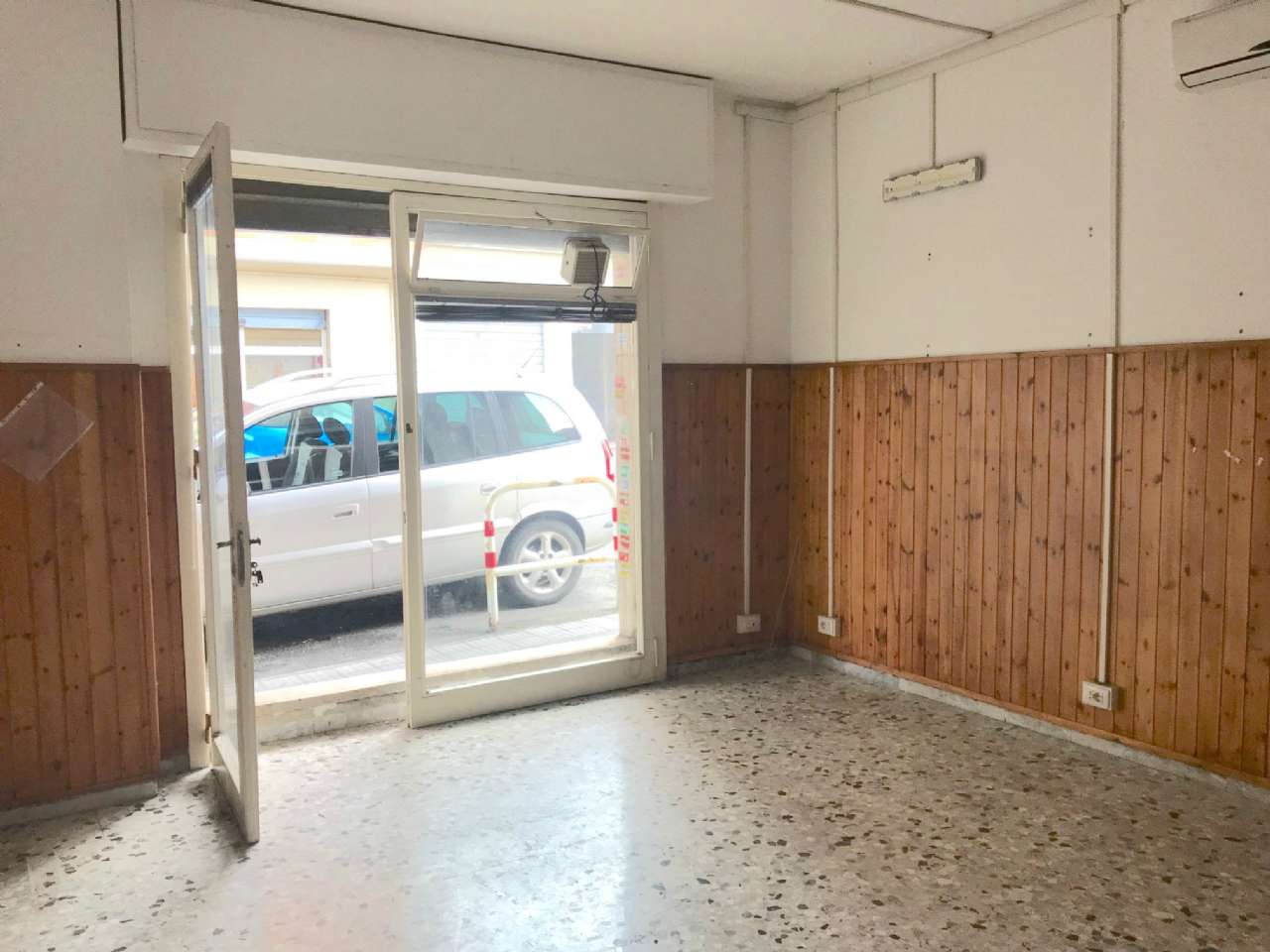 Negozio - Loc.Com. ROMA affitto  TRIONFALE (XVII MUN.) COGOLETO Abitare Empire S.R.L.
