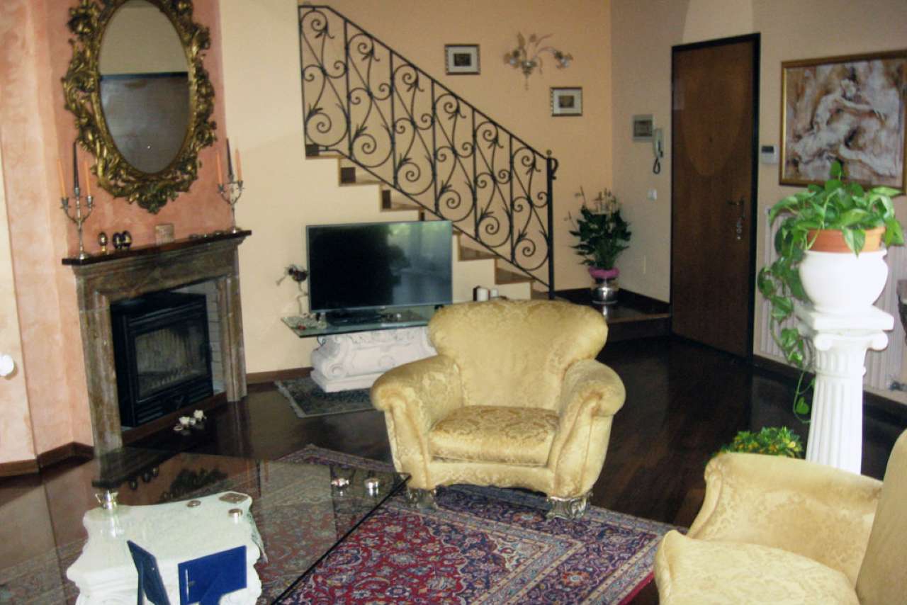 Villa Trifamiliare ARCORE vendita   Via Monte Cervino Affiliato Fondocasa Arcore