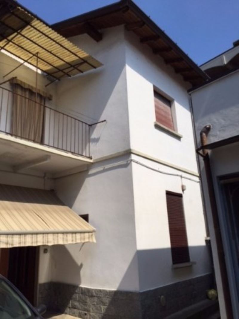 Villa Unifamiliare - Indipendente CARONNO VARESINO vendita    Immobiliare Euromed s.a.s.