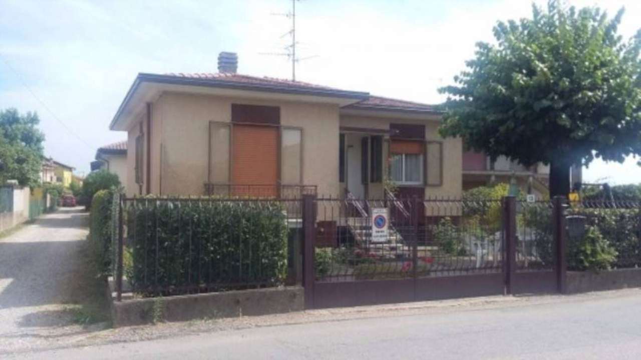 Villa VENEGONO SUPERIORE vendita    Immobiliare Euromed s.a.s.