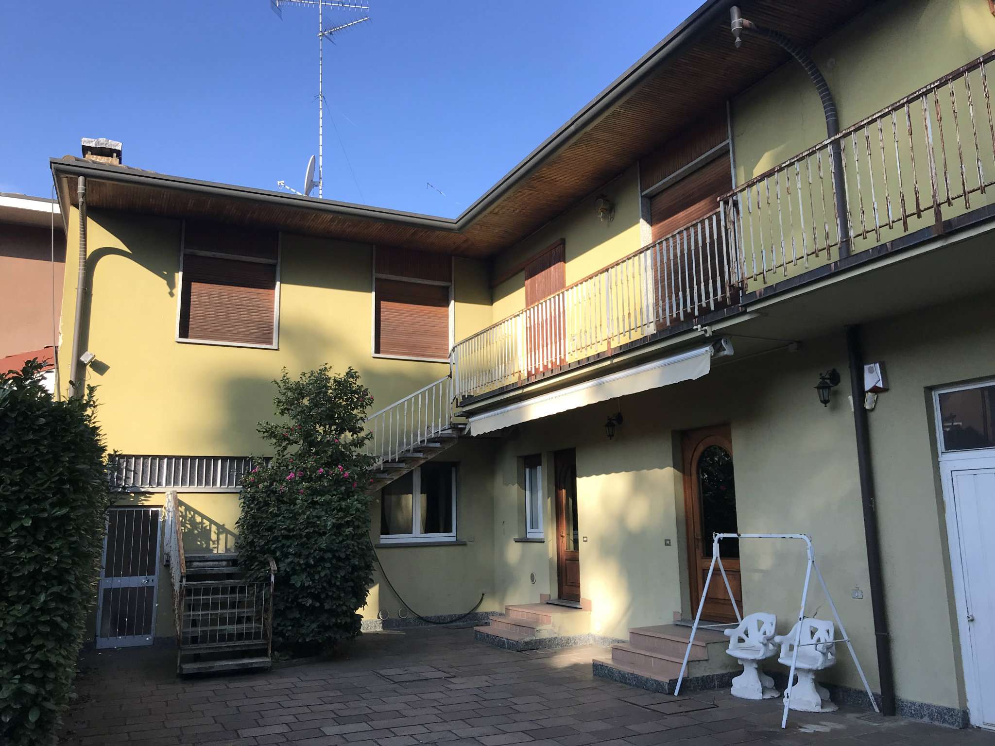 Villa Unifamiliare - Indipendente CASTRONNO vendita    Immobiliare Euromed s.a.s.