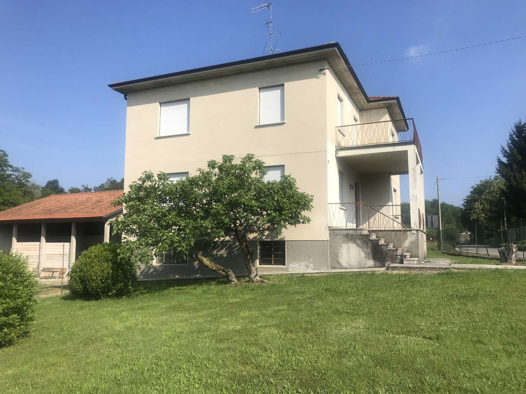 Villa Unifamiliare - Indipendente MORNAGO vendita    Immobiliare Euromed s.a.s.