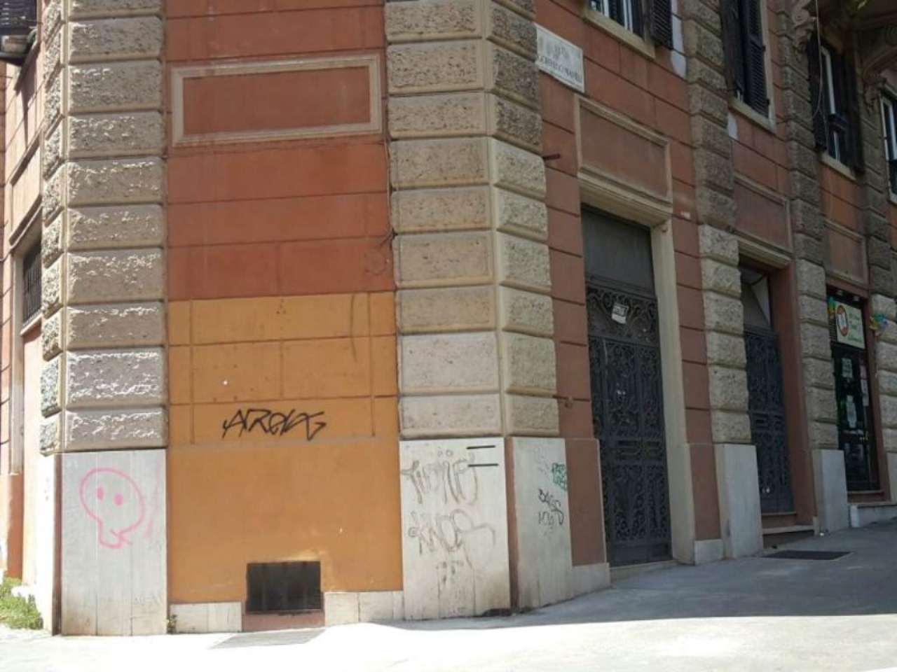 Negozio - Loc.Com. ROMA affitto  TRASTEVERE  GOFFREDO MAMELI BL Case
