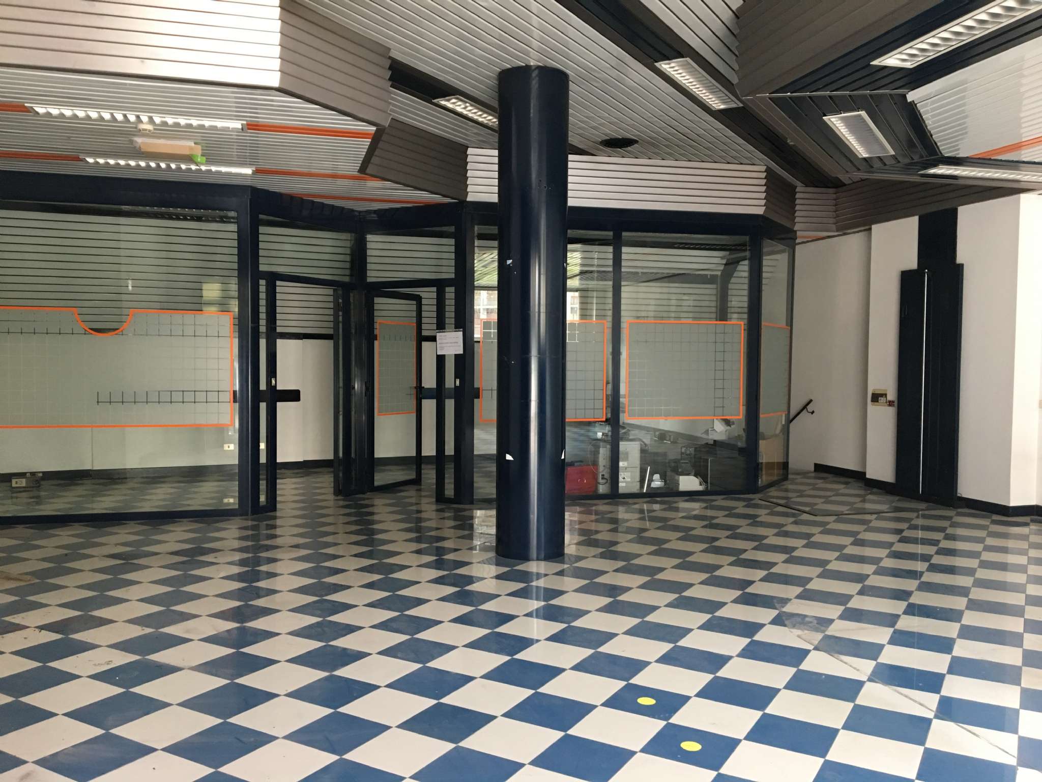 Negozio - Loc.Com. MILANO affitto  WASHINGTON Piazzale De Agostini L'IMMOBILIARE.COM - MILANO LORENTEGGIO