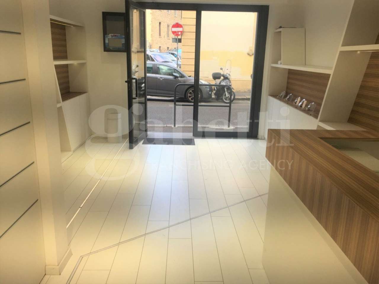 Negozio - Loc.Com. FIRENZE affitto  ALBERTI Alberti FINA SRL