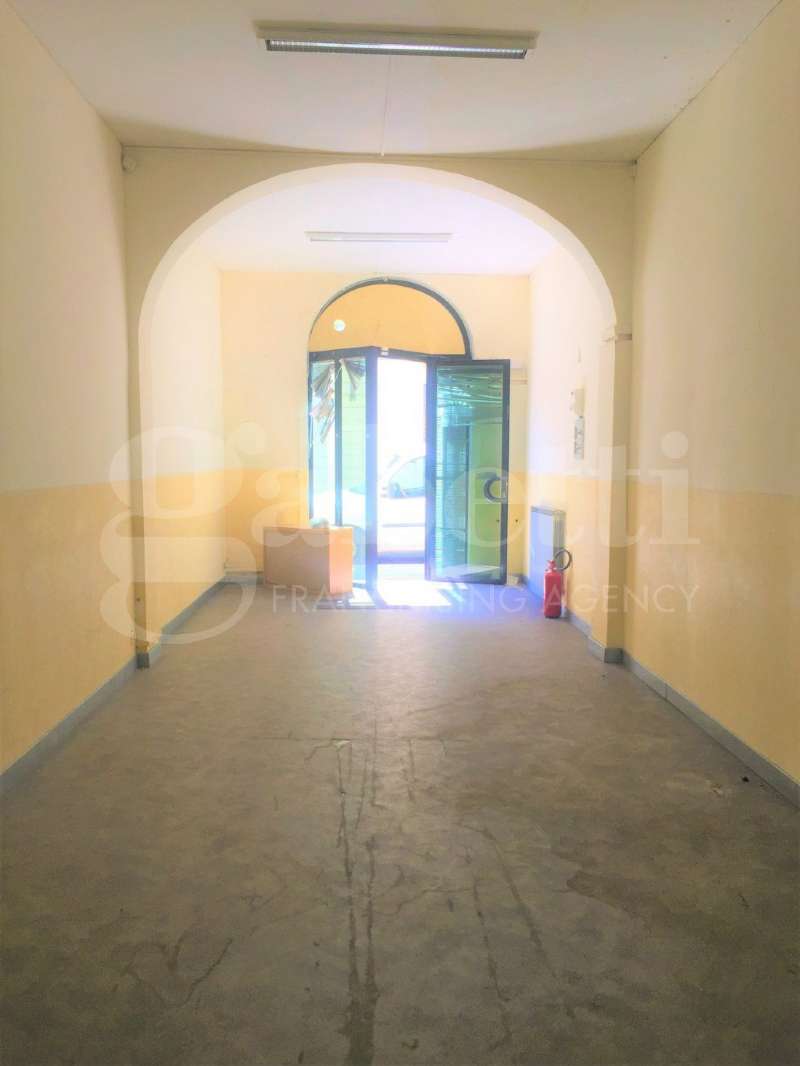  firenze vendita quart: isolotto  fina-srl