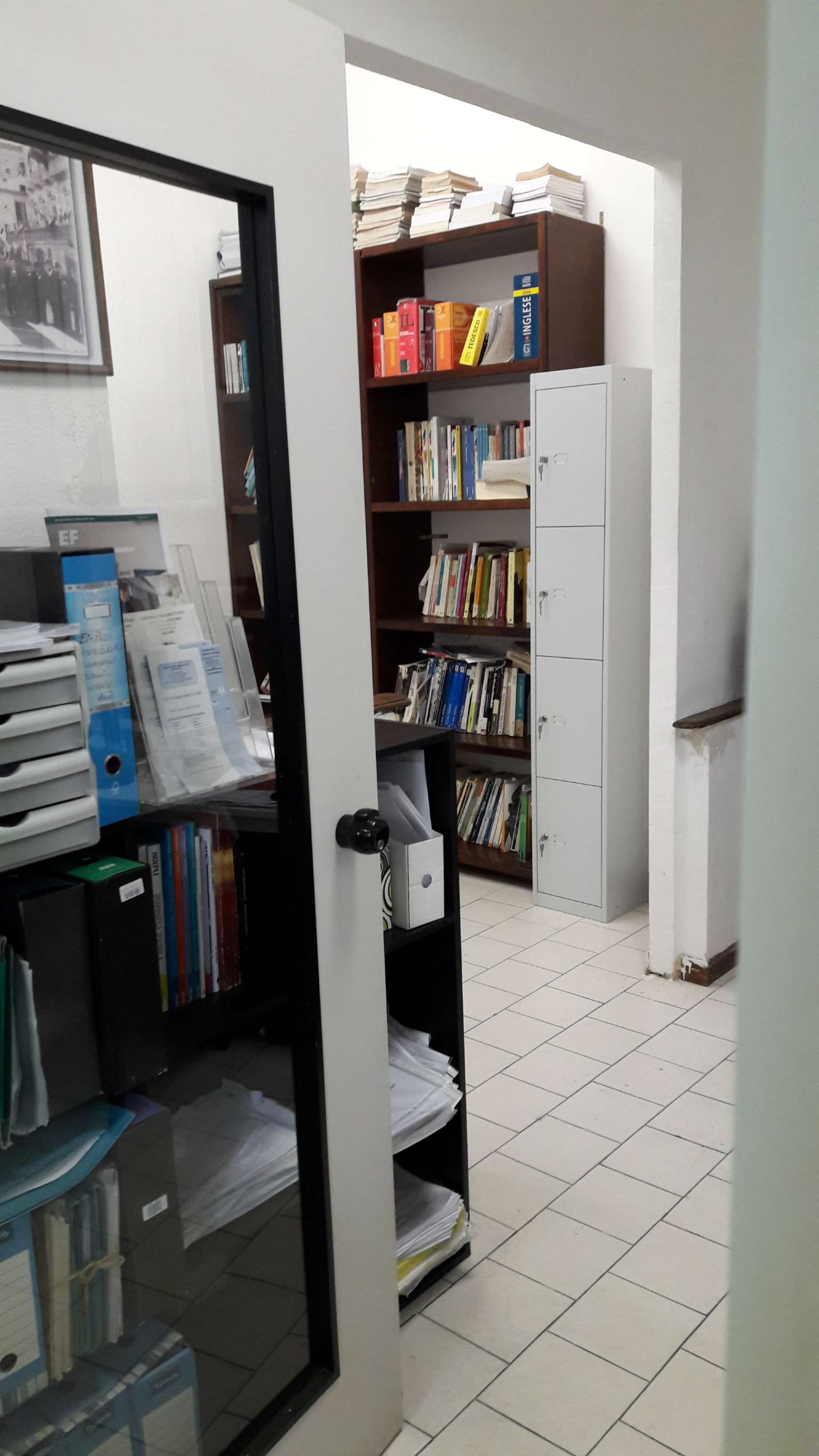 Negozio - Loc.Com. ROMA affitto  ARDEATINO  VIA DELLA FONTE MERAVIGLIOSA Carmen IMMOBILIARE