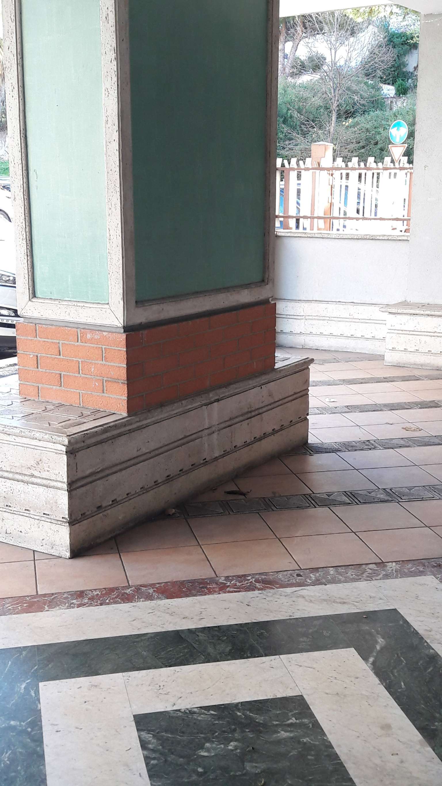 Negozio - Loc.Com. ROMA affitto  EUROPA  VIA STOCCOLMA Carmen IMMOBILIARE