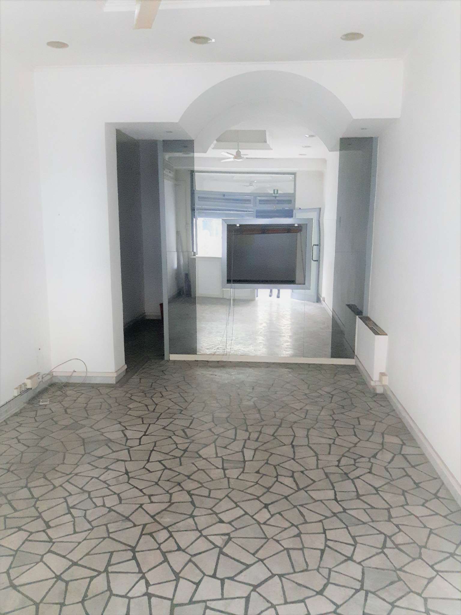 Negozio - Loc.Com. ROMA vendita  APPIA NUOVA Tarquinio Prisco FARO IMMOBILIARE srl