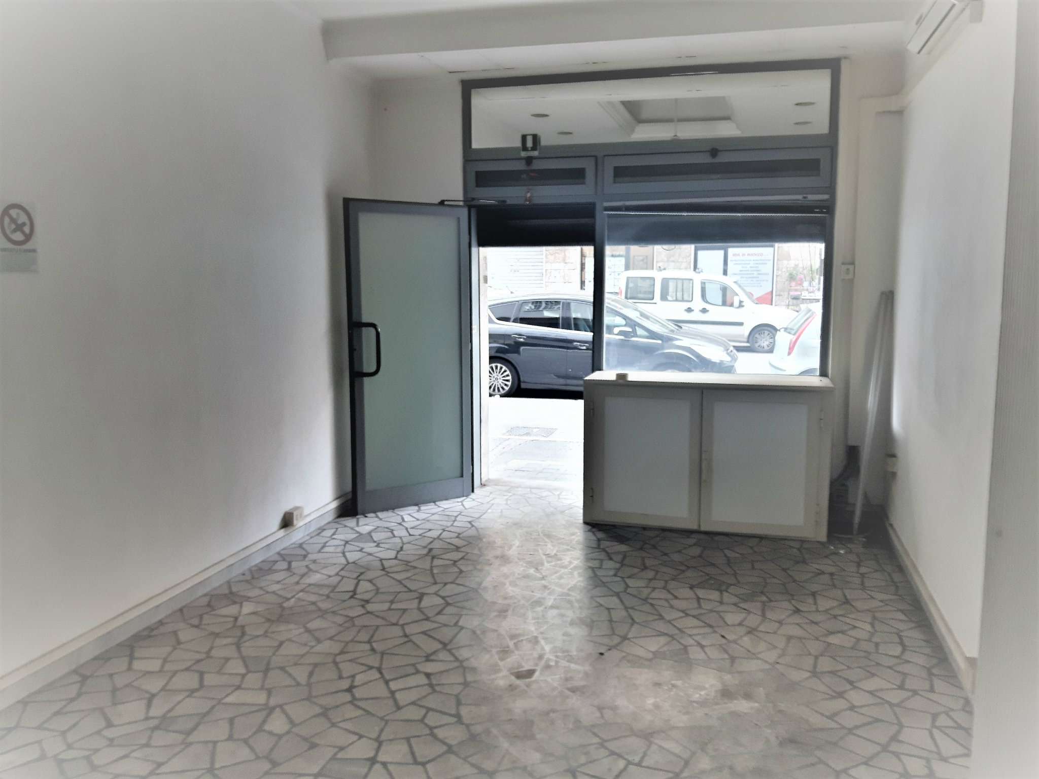 Negozio - Loc.Com. ROMA vendita  APPIA NUOVA Tarquinio Prisco FARO IMMOBILIARE srl