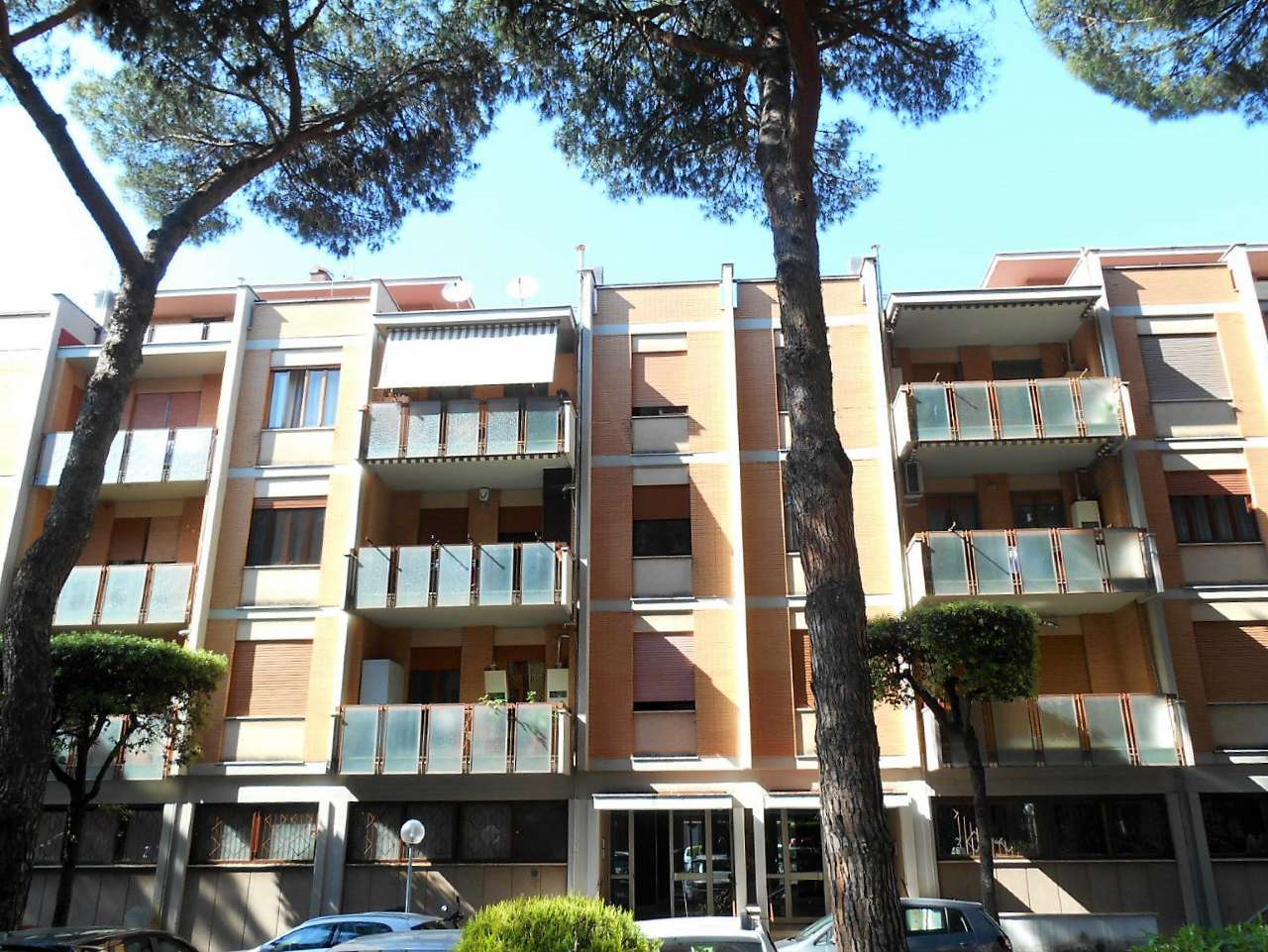  roma affitto quart: laurentina faro immobiliare srl
