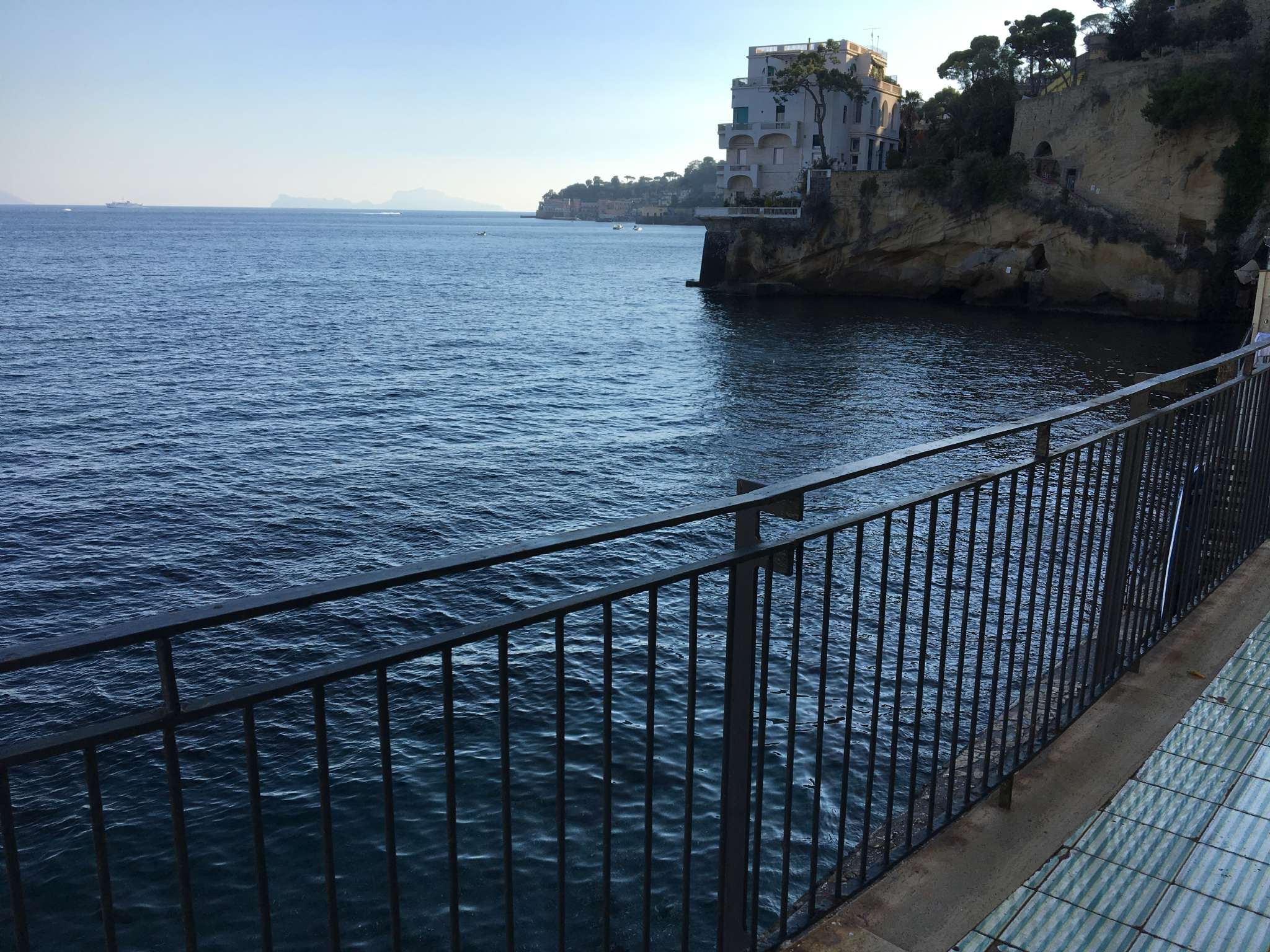 Appartamento NAPOLI vendita  POSILLIPO Posillipo I.G.I. sas