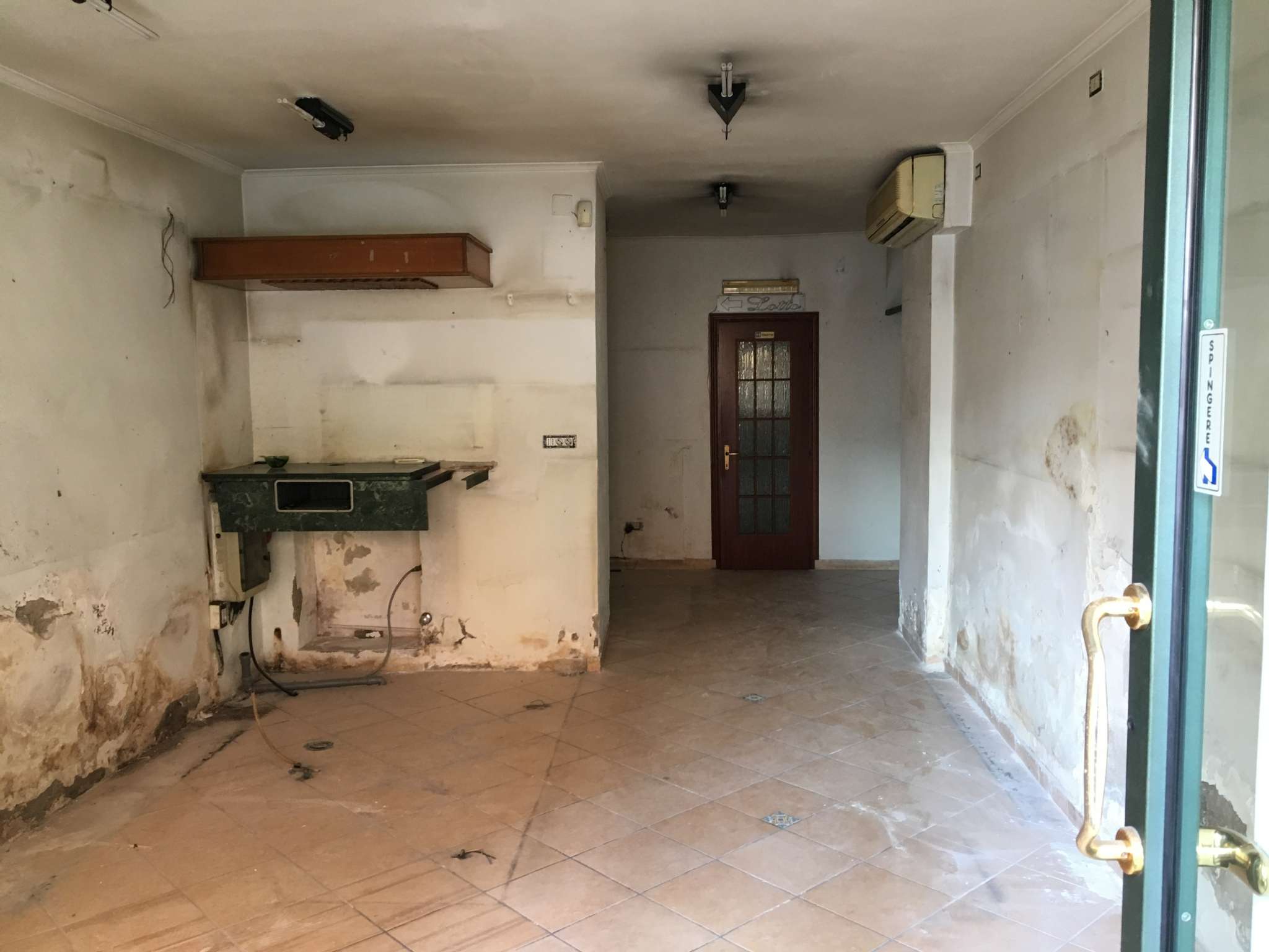 Negozio - Loc.Com. NAPOLI vendita  VOMERO Tasso I.G.I. sas
