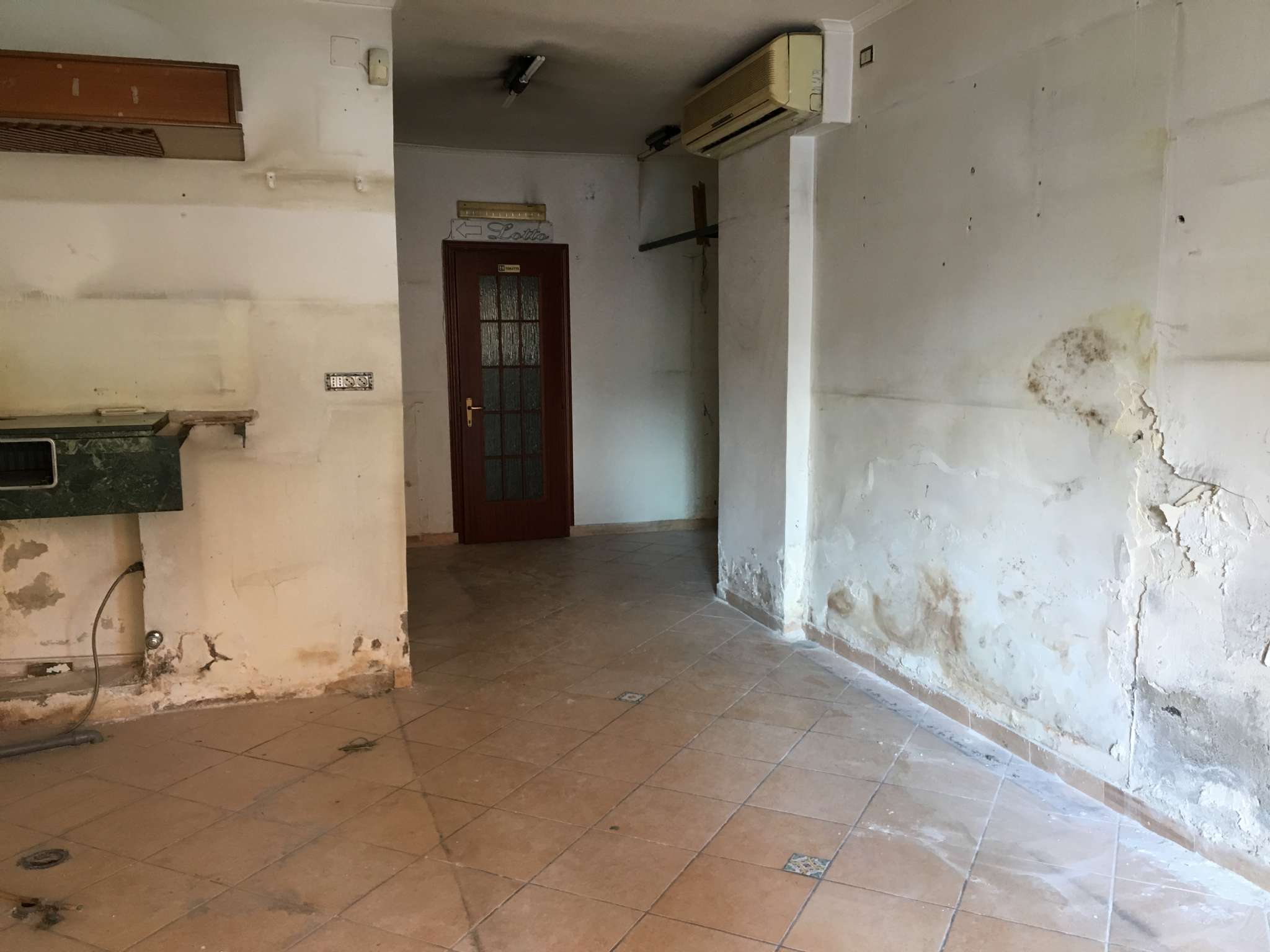 Negozio - Loc.Com. NAPOLI affitto  VOMERO Tasso I.G.I. sas